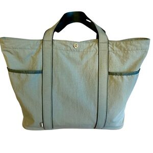 Lululemon Daily Multi-Pocket Tote Bag 20L
